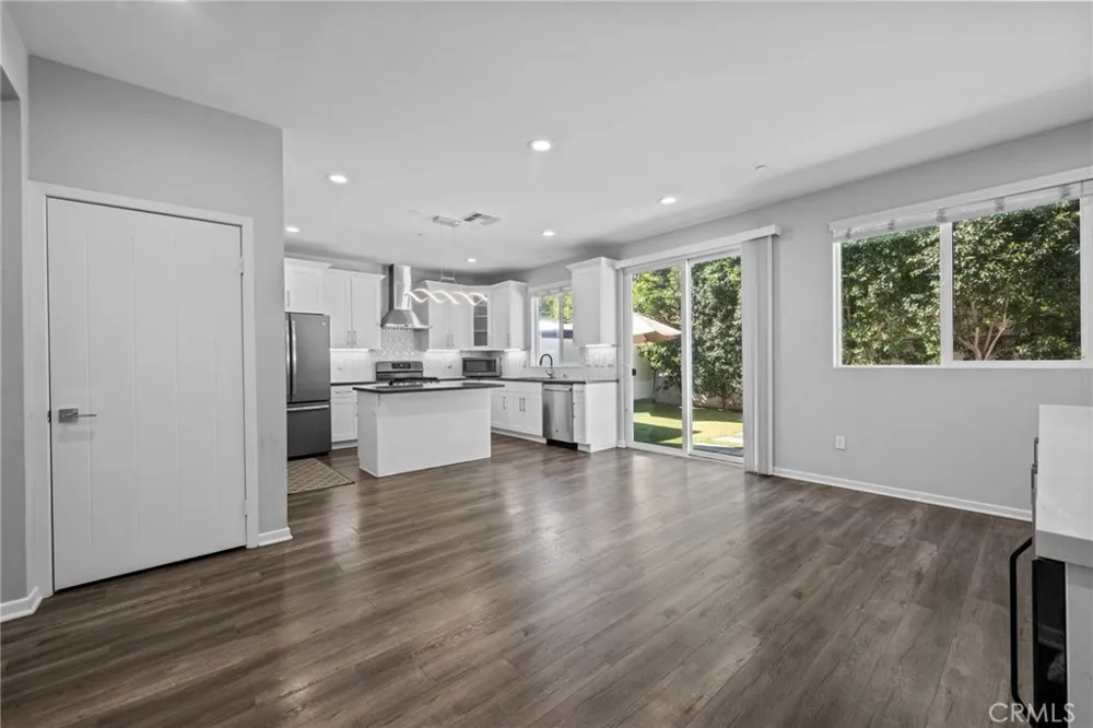 15607 W Lilli Way Van Nuys, CA 91406