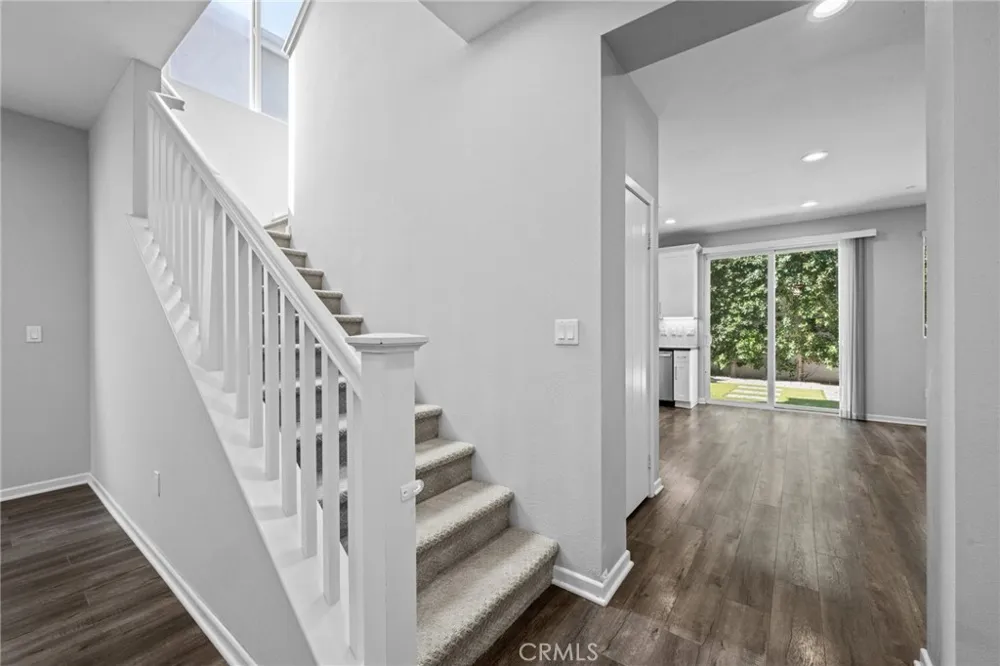 15607 W Lilli Way Van Nuys, CA 91406