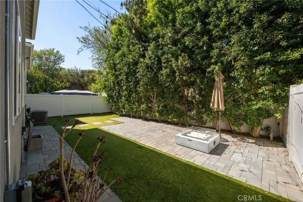 15607 W Lilli Way Van Nuys, CA 91406
