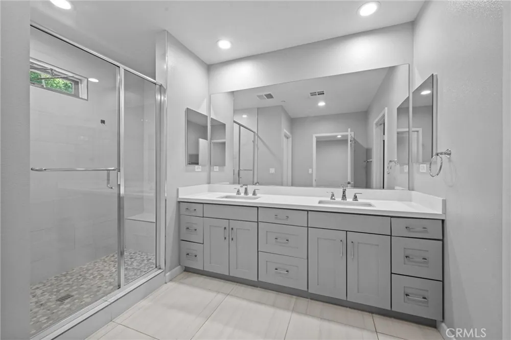 15607 W Lilli Way Van Nuys, CA 91406