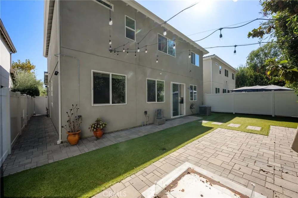 15607 W Lilli Way Van Nuys, CA 91406