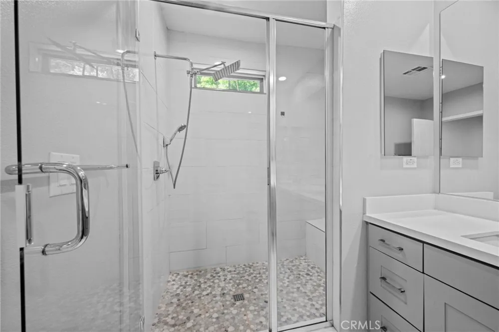 15607 W Lilli Way Van Nuys, CA 91406