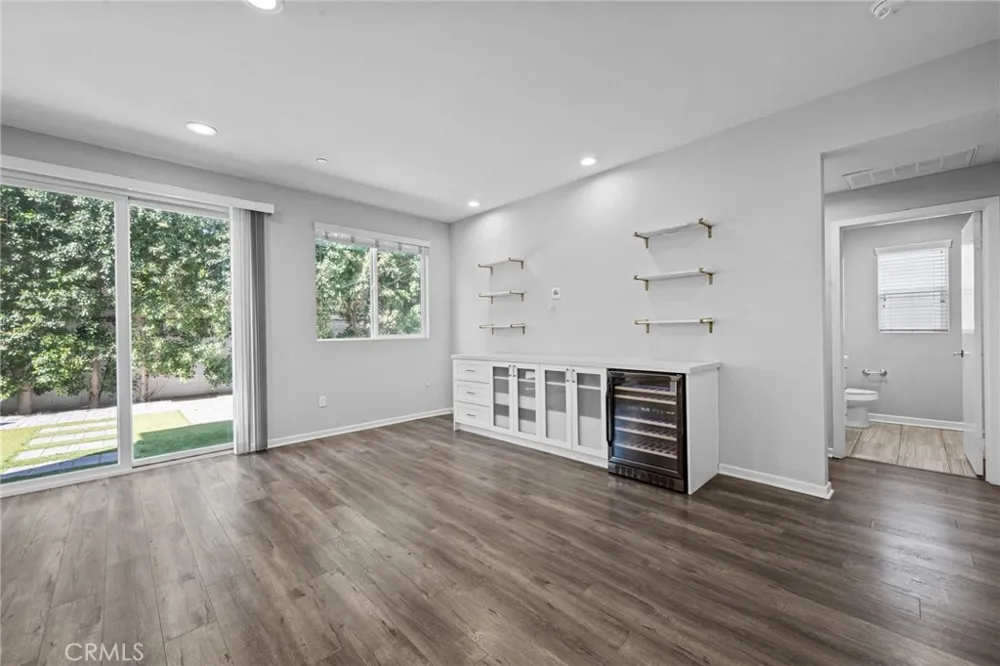 15607 W Lilli Way Van Nuys, CA 91406