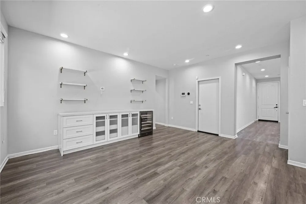 15607 W Lilli Way Van Nuys, CA 91406