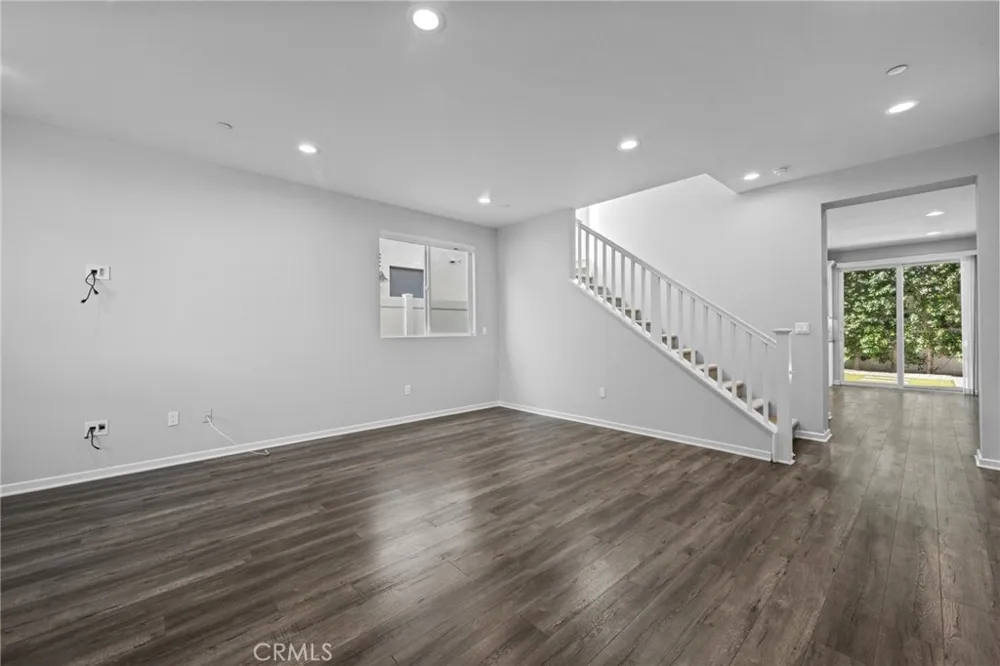 15607 W Lilli Way Van Nuys, CA 91406