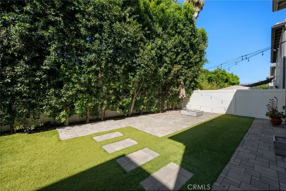 15607 W Lilli Way Van Nuys, CA 91406