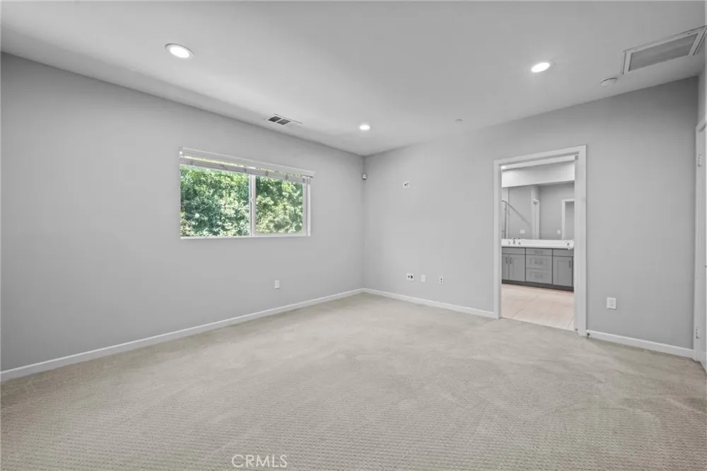 15607 W Lilli Way Van Nuys, CA 91406