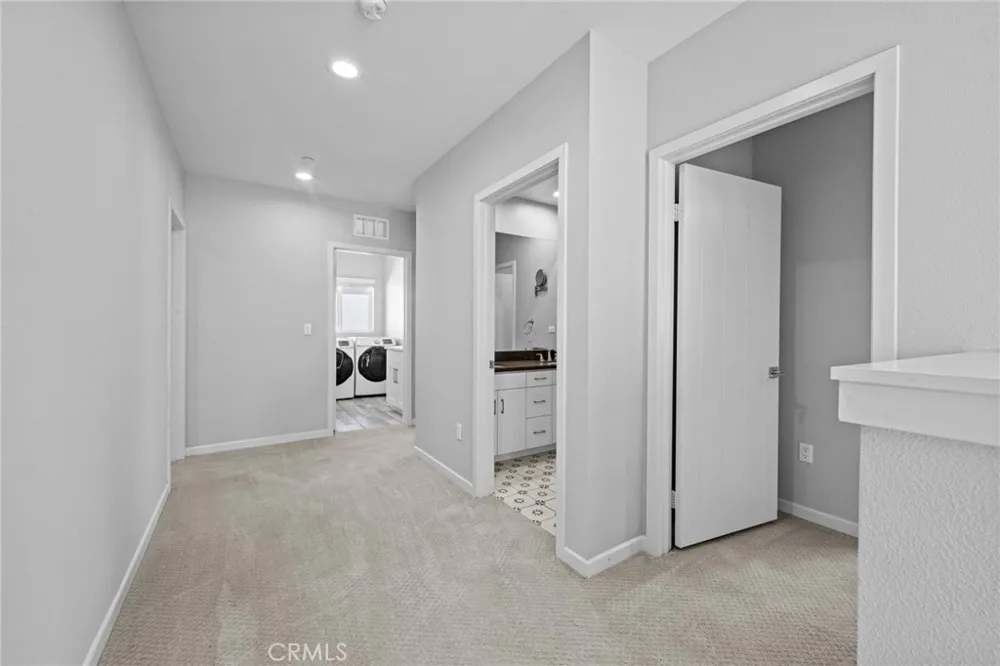 15607 W Lilli Way Van Nuys, CA 91406