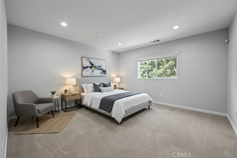 15607 W Lilli Way Van Nuys, CA 91406