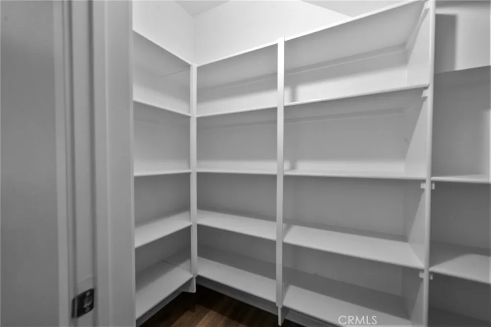 15607 W Lilli Way Van Nuys, CA 91406