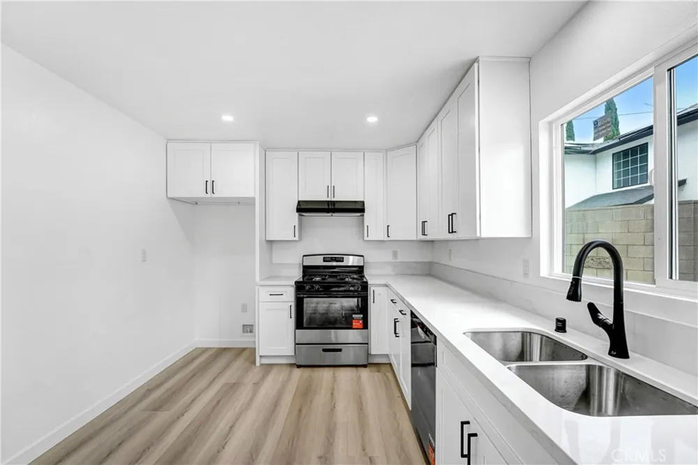 13260 Winfield Panorama City, CA 91402