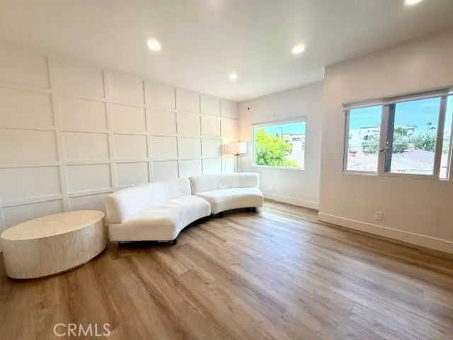5439 Gentry Valley Village, CA 91607