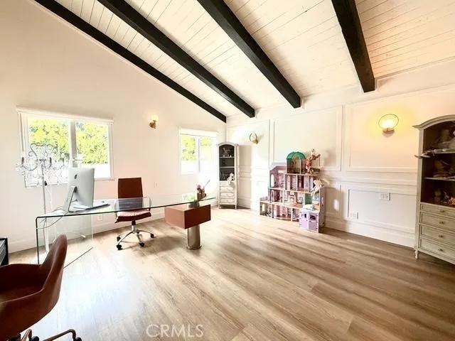 5439 Gentry Valley Village, CA 91607