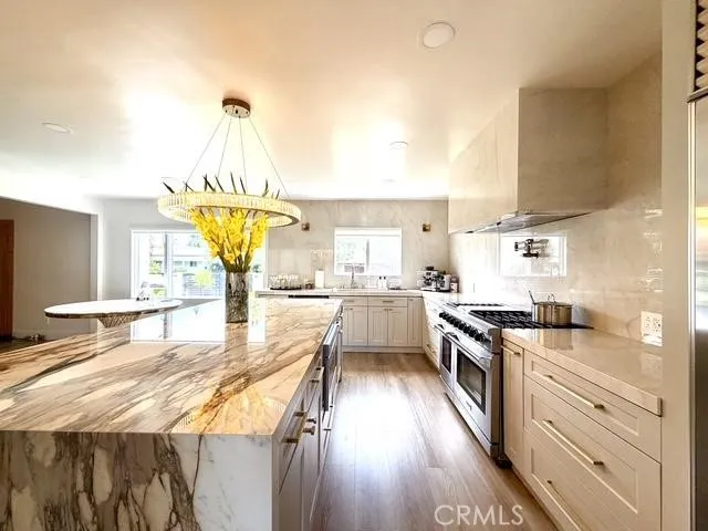 5439 Gentry Valley Village, CA 91607