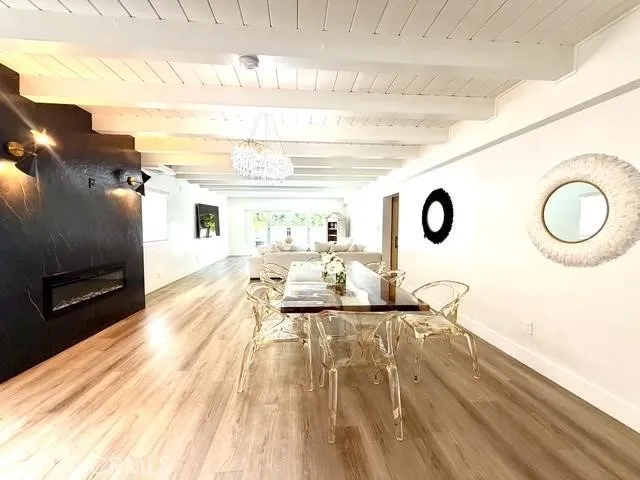 5439 Gentry Valley Village, CA 91607