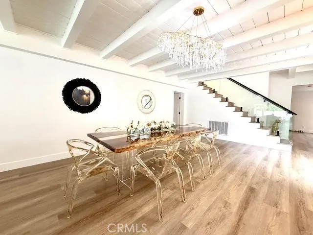 5439 Gentry Valley Village, CA 91607