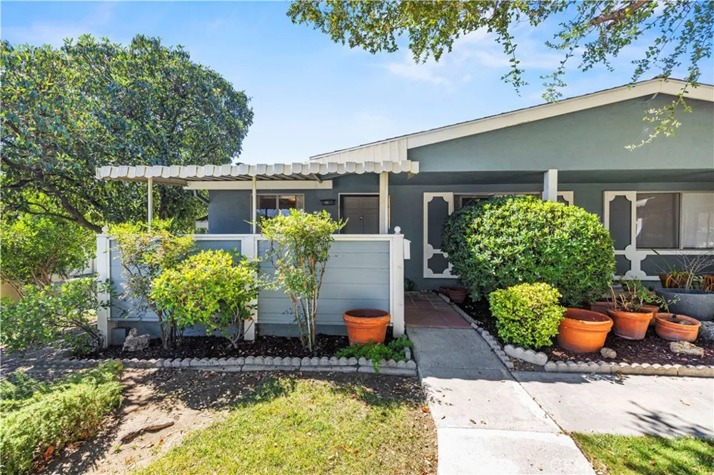 19231 Avenue Of The Oaks #A Newhall, CA 91321