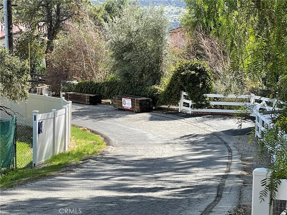 6000 Lapworth Drive Agoura Hills, CA 91301