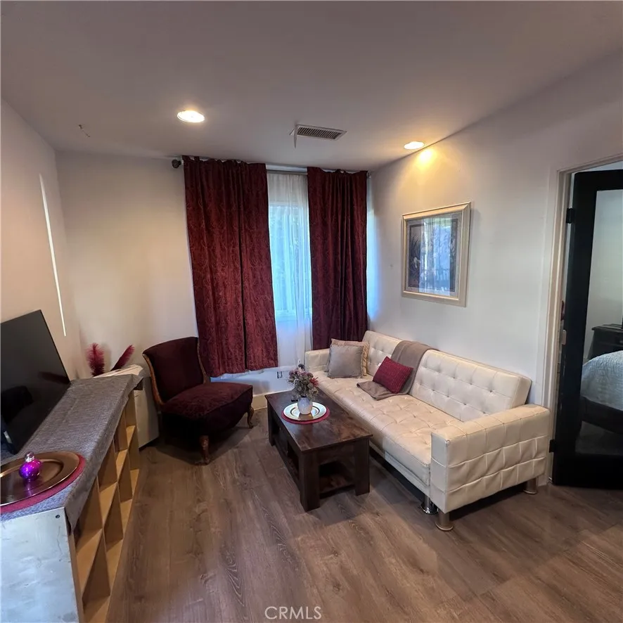 19149 Malden Street Northridge, CA 91324