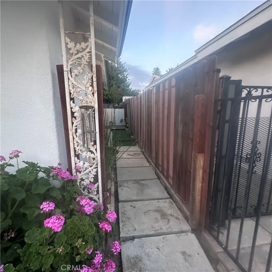 19149 Malden Street Northridge, CA 91324
