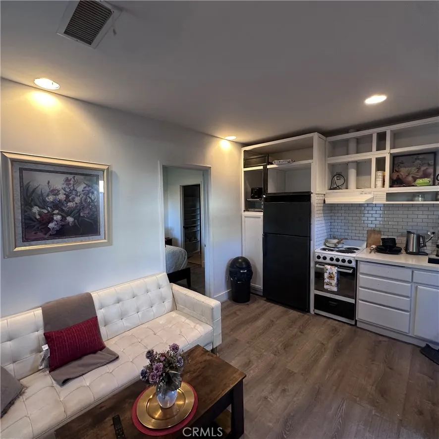 19149 Malden Street Northridge, CA 91324