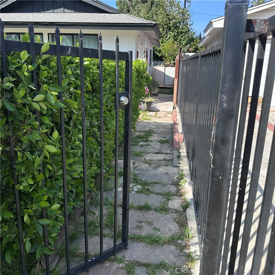 19149 Malden Street Northridge, CA 91324