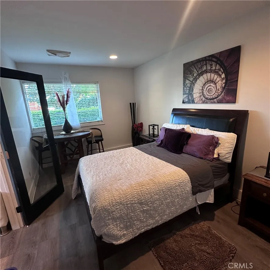 19149 Malden Street Northridge, CA 91324