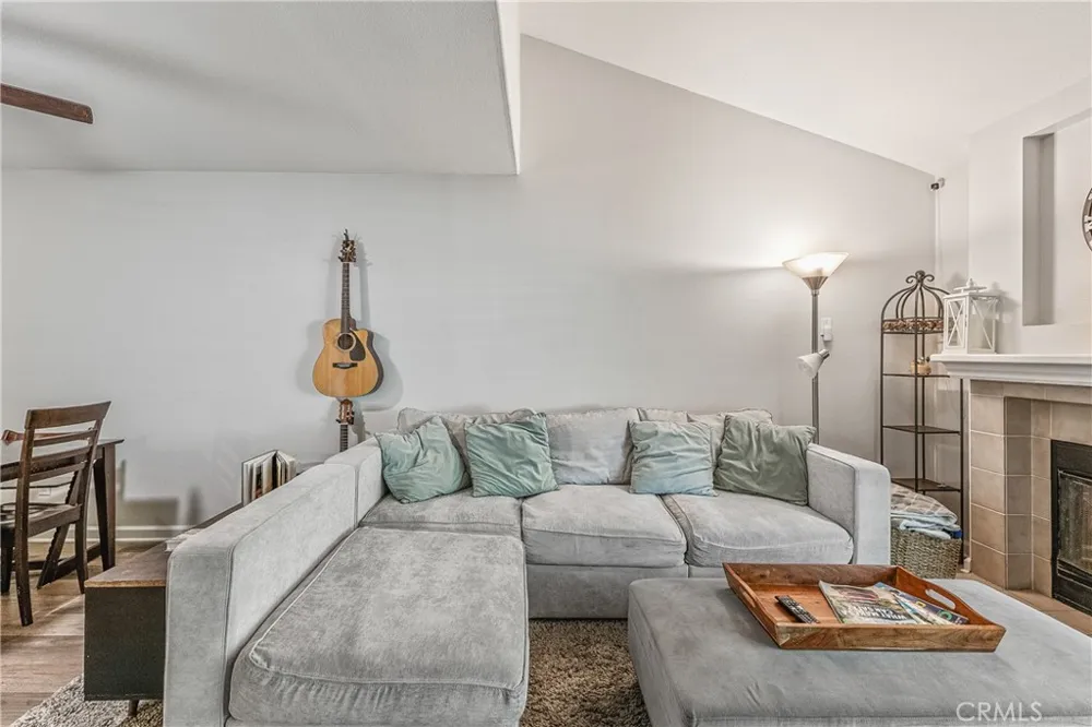 6017 Oldenberg Simi Valley, CA 93063