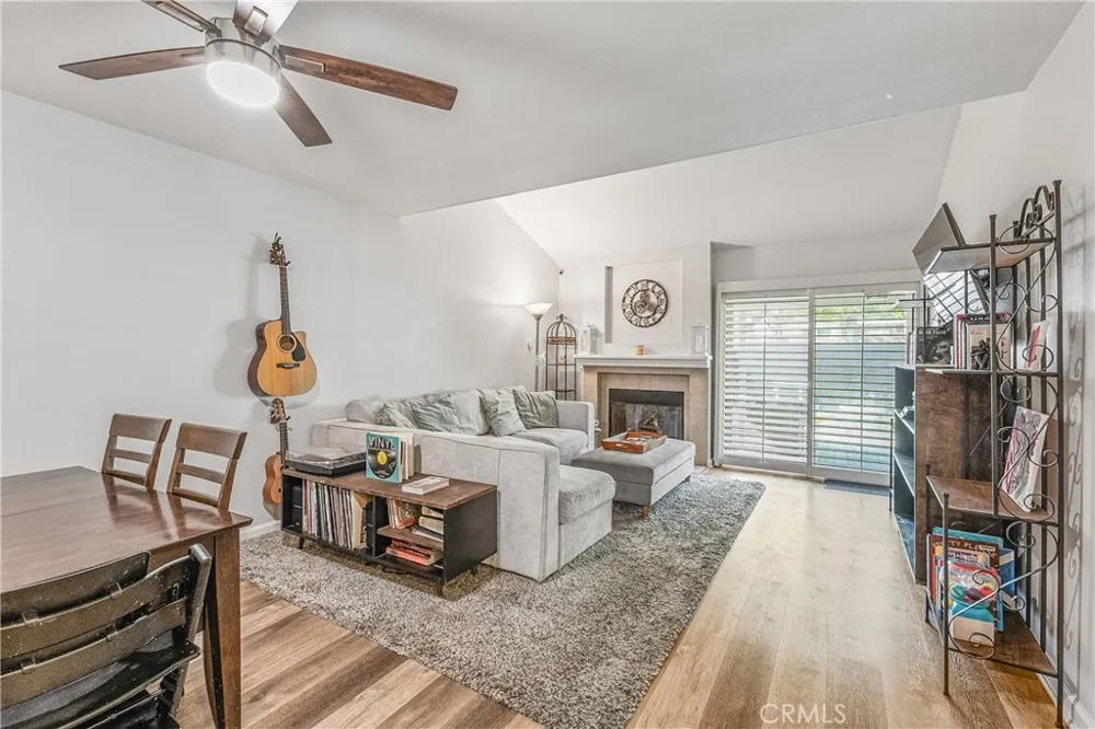 6017 Oldenberg Simi Valley, CA 93063