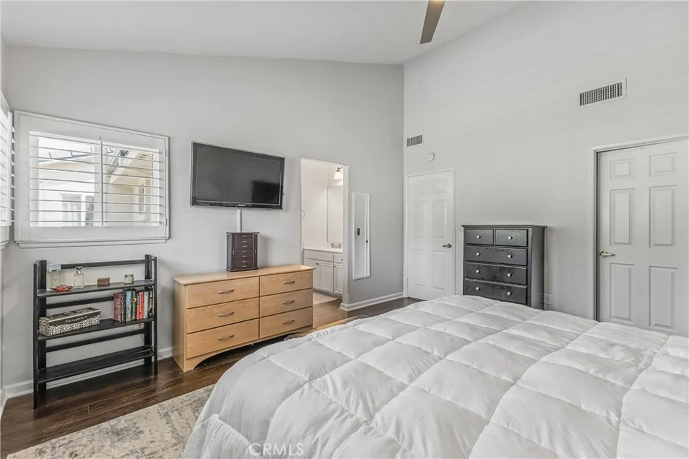 6017 Oldenberg Simi Valley, CA 93063