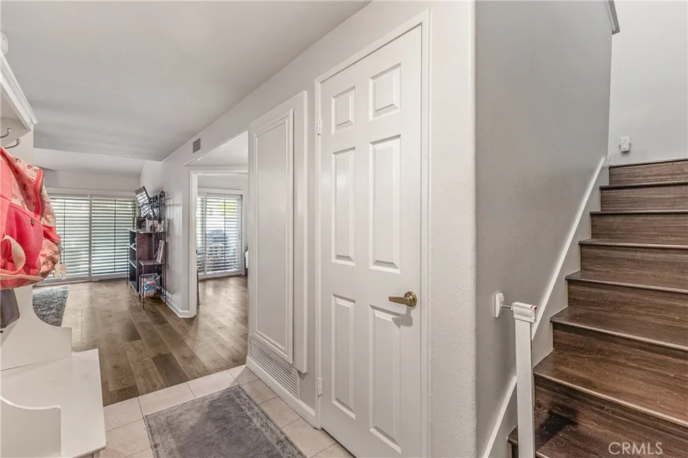 6017 Oldenberg Simi Valley, CA 93063