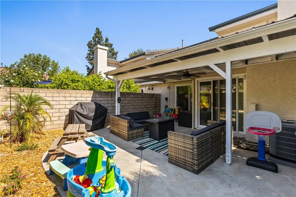 6017 Oldenberg Simi Valley, CA 93063