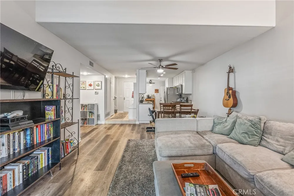 6017 Oldenberg Simi Valley, CA 93063