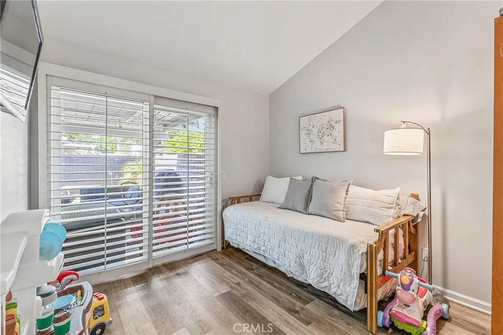 6017 Oldenberg Simi Valley, CA 93063