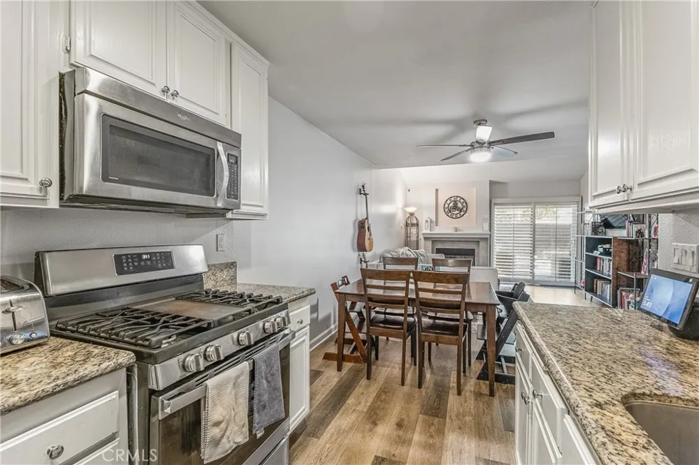 6017 Oldenberg Simi Valley, CA 93063