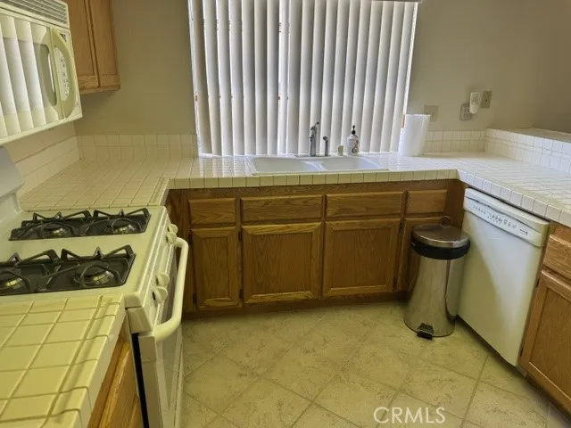 44436 Shadowcrest Lancaster, CA 93536