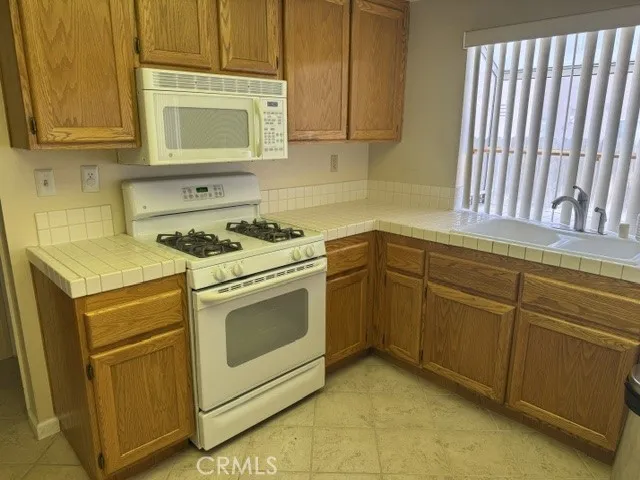 44436 Shadowcrest Lancaster, CA 93536