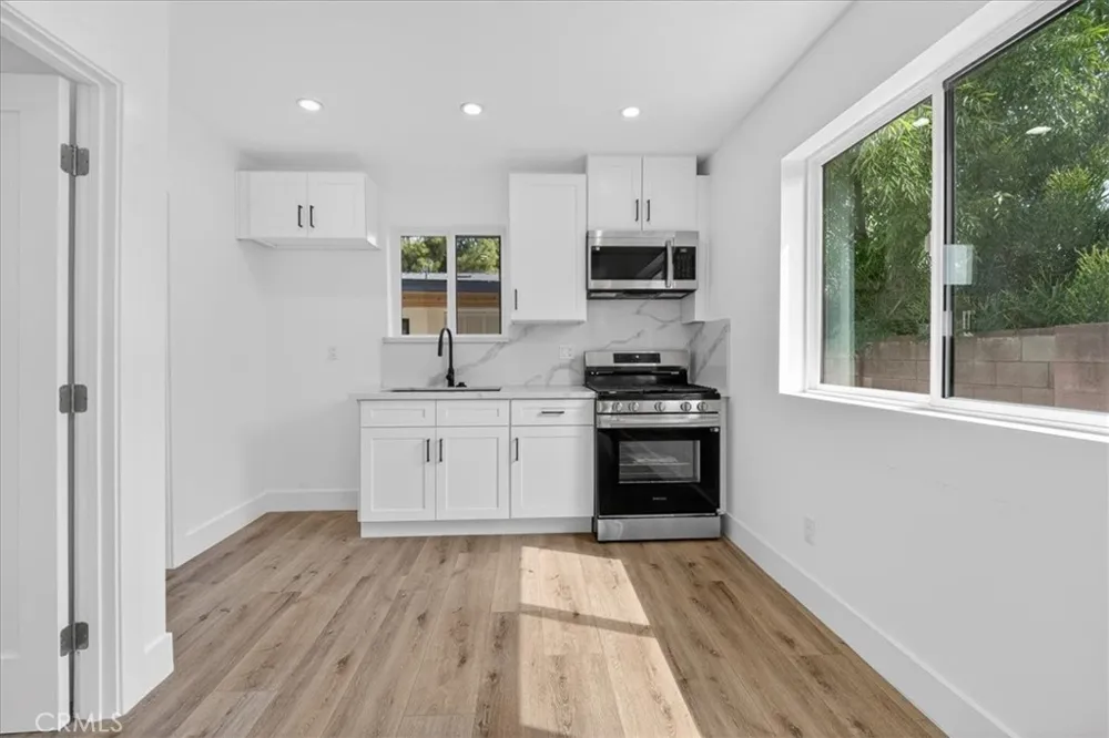 7053 Fallbrook Avenue West Hills, CA 91307