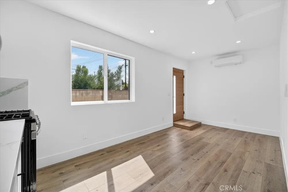 7053 Fallbrook Avenue West Hills, CA 91307