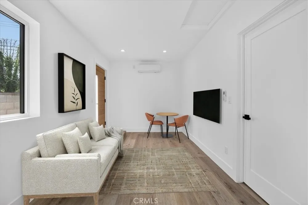 7053 Fallbrook Avenue West Hills, CA 91307