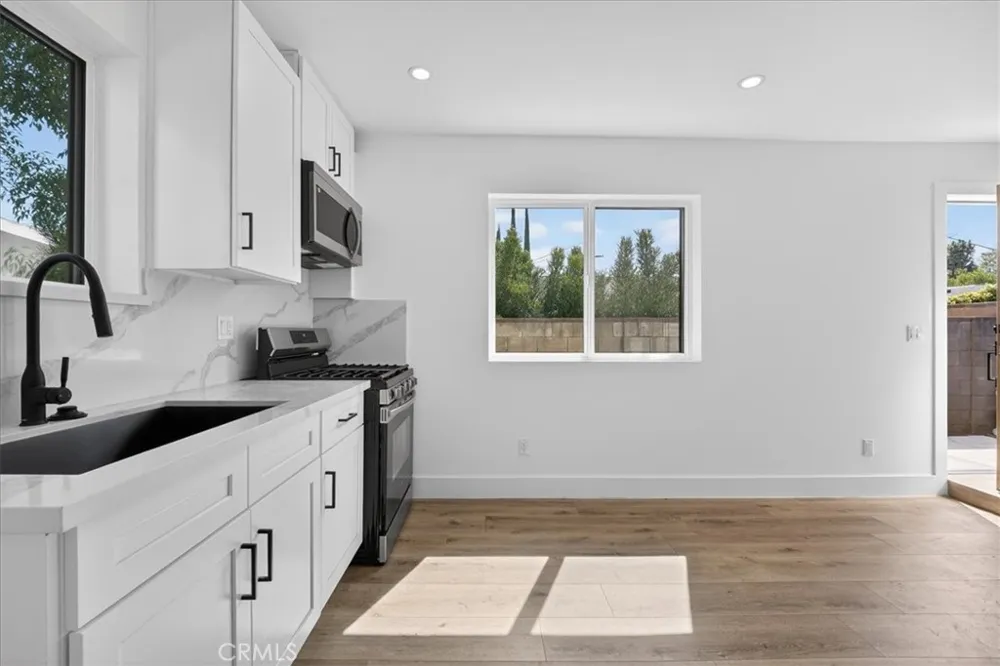 7053 Fallbrook Avenue West Hills, CA 91307