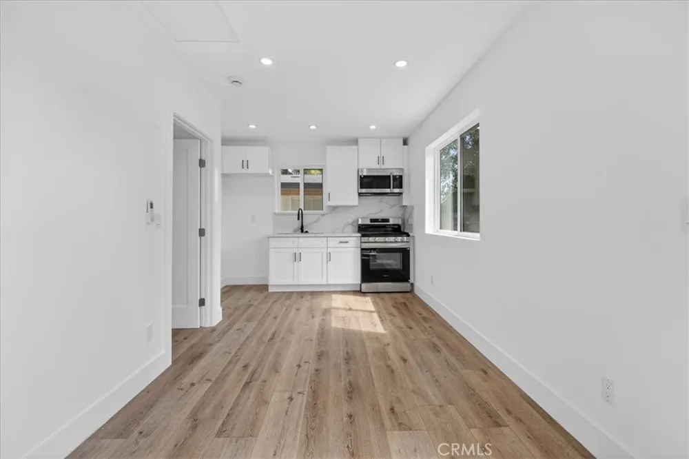 7053 Fallbrook Avenue West Hills, CA 91307