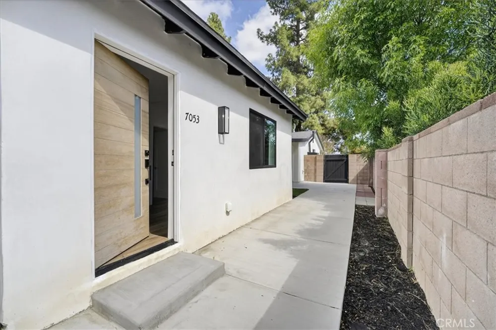 7053 Fallbrook Avenue West Hills, CA 91307