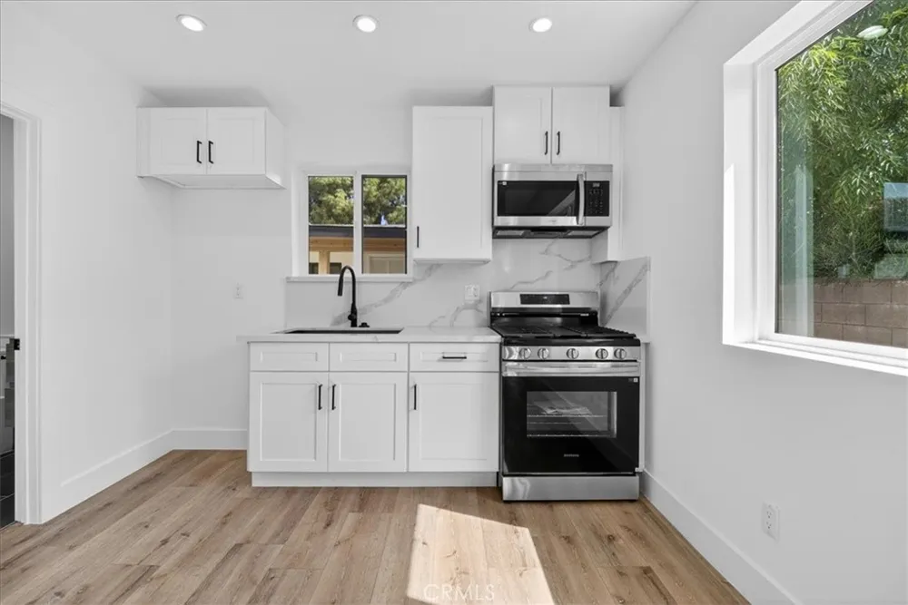 7053 Fallbrook Avenue West Hills, CA 91307