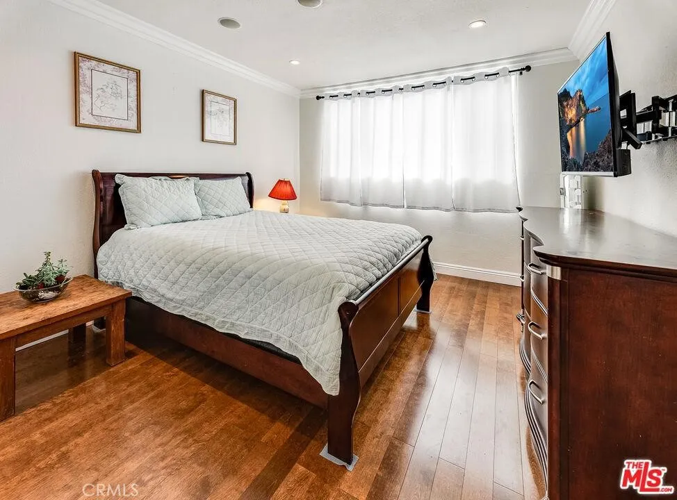 5429 Newcastle Avenue #313 Encino, CA 91316