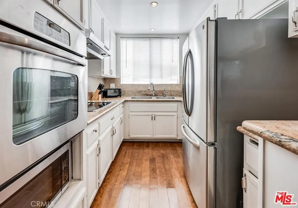 5429 Newcastle Avenue #313 Encino, CA 91316