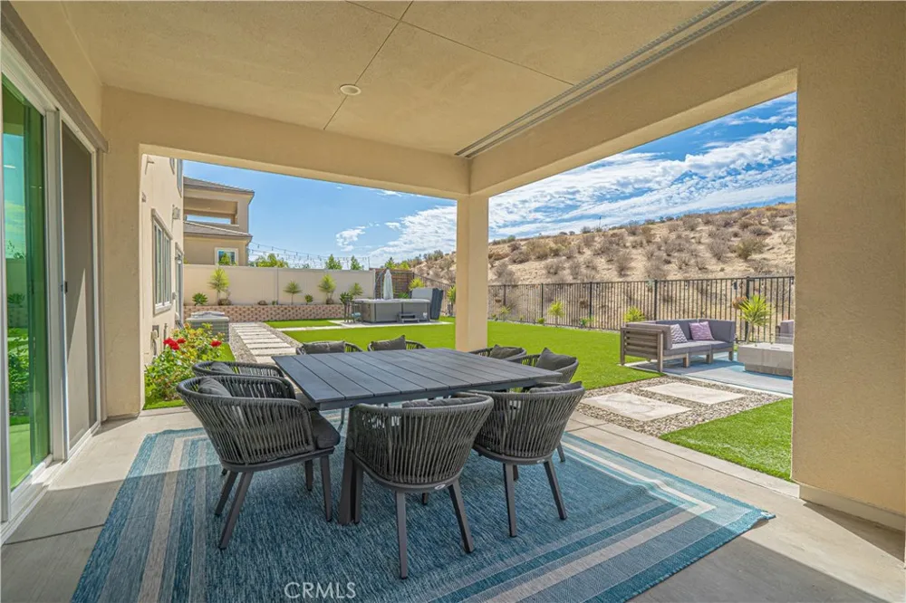 17730 Hillside Way Saugus, CA 91350