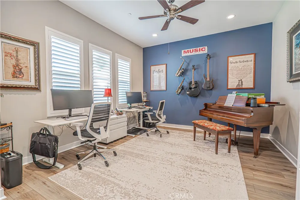 17730 Hillside Way Saugus, CA 91350