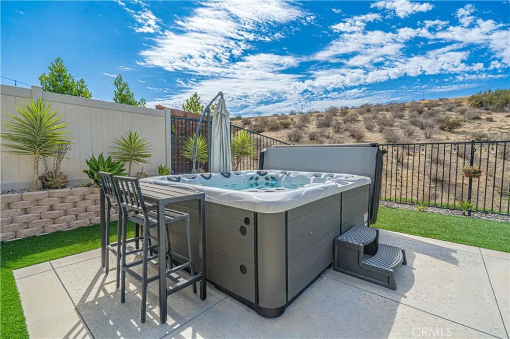 17730 Hillside Way Saugus, CA 91350