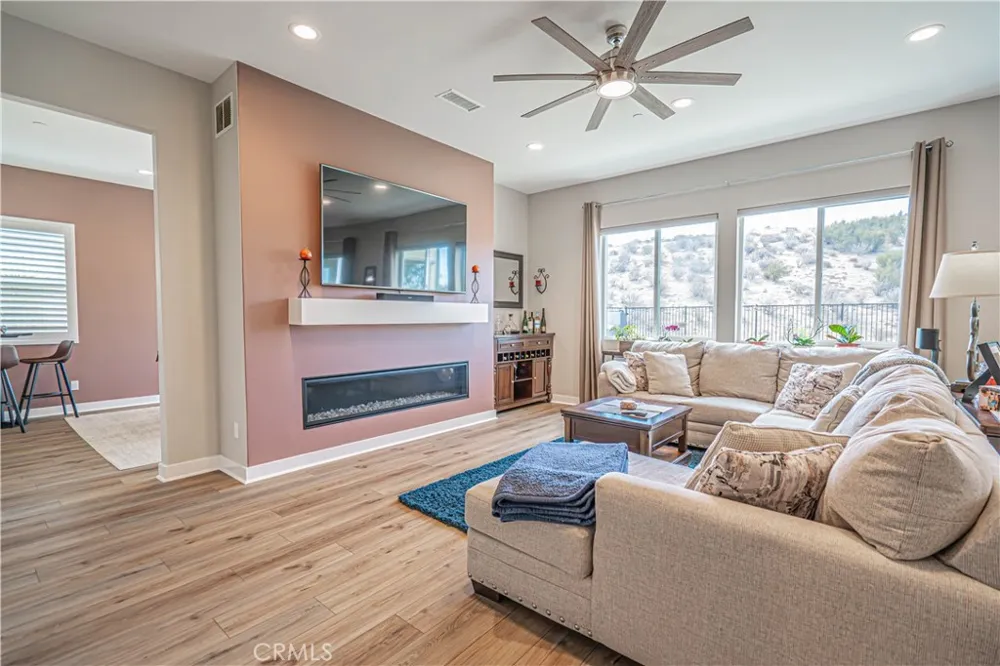 17730 Hillside Way Saugus, CA 91350